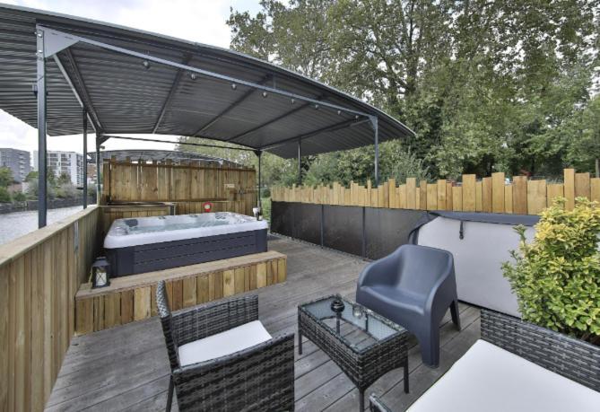 La Peniche De Fabrice Avec Jacuzzi Privatif Apartment Strasbourg Exterior photo