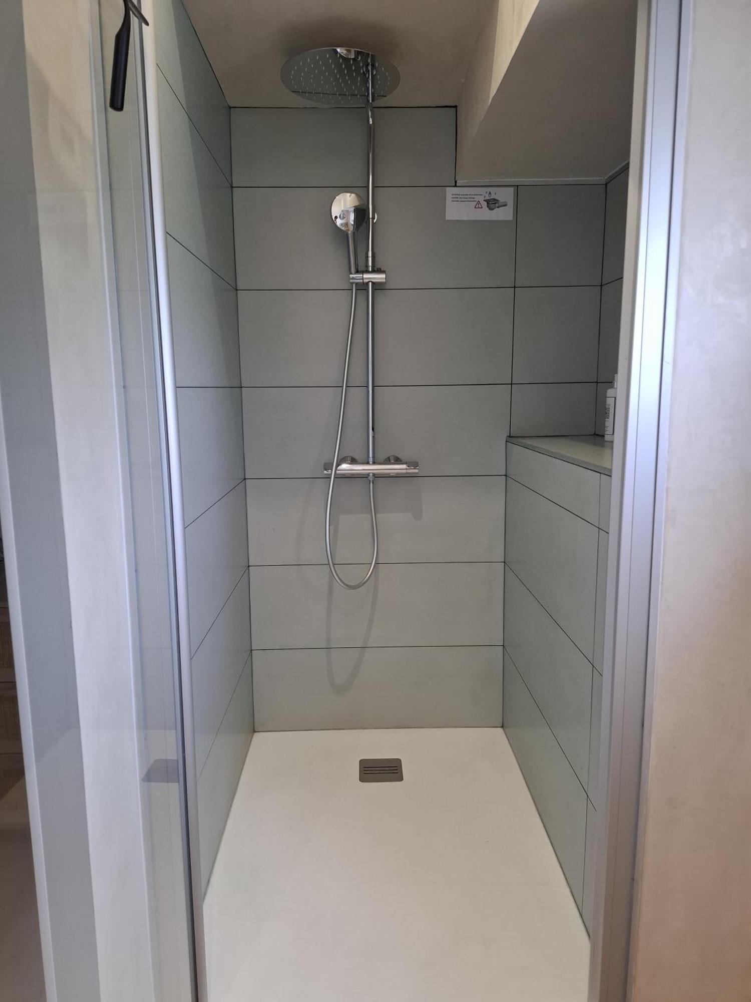 La Peniche De Fabrice Avec Jacuzzi Privatif Apartment Strasbourg Room photo